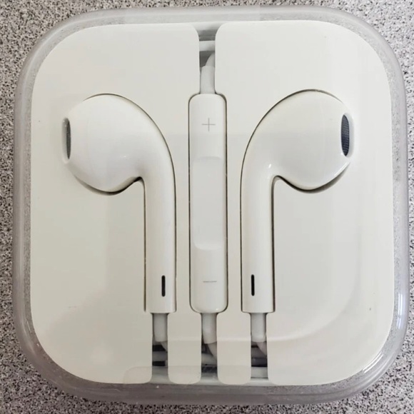 Apple Other - Apple Headphones w/ Volume Control- New